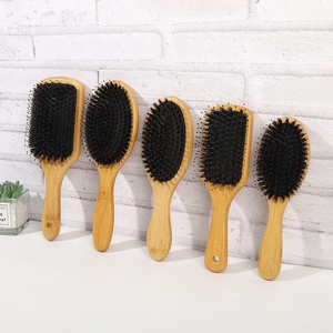 Brosse à cheveux 100 % bambou, confortable et tendance, avec design découpé au laser, poils naturels et tête de massage en caoutchouc pour salon et coiffure à domicile - Product Image 1