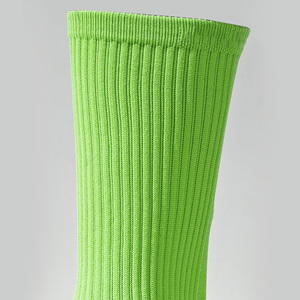 ถุงเท้ากีฬาฟุต<span class=keywords><strong>บอล</strong></span>แบบมีปุ่มกันลื่น ผลิตตามสั่ง (OEM) พร้อมโลโก้  ผ้าคอตตอนผสมไนลอนแบบครึ่งเทอร์รี่ - Product Image 2