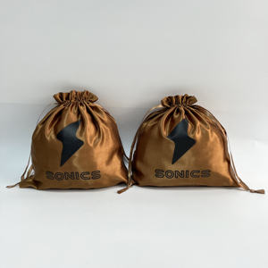 Sacs à cordon personnalisés en satin or mat avec impression noire - Emballage de luxe pour l'électronique et les accessoires - Product Image 2