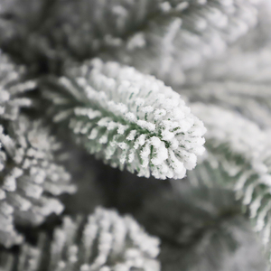 Vente directe usine : Arbre de Noël artificiel floqué blanc en PE+PVC avec effet neige tombante, type cèdre, pour vitrine de centre commercial - Product Image 4