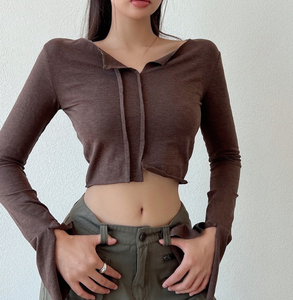 Mujeres cuello en V Slim-Fit manga larga versátil Color sólido corto pulóver estampado único estilo urbano Hot Girl moda camiseta - Product Image 5