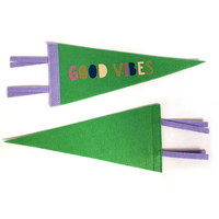 En gros Personnalisé Imprimé Collège Bannière et Équipe Sportive Souvenir Camp Drapeaux Feutre Drapeau Fanion Triangle Feutre Drapeau