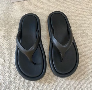 Sandalias minimalistas de plataforma con suela de piel de oveja italiana y suela blanda, que añaden altura para un estilo casual, estilo femenino. - Product Image 2