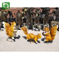 Statue d'animal en fibre de verre Statue d'écureuil jaune en fibre de verre