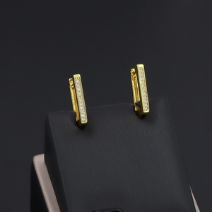 Boucles d'oreilles créoles JXX plaquées or 24 carats pour femme, motif géométrique, en laiton, bijoux de mariage avec zircon, style tendance - Product Image 3