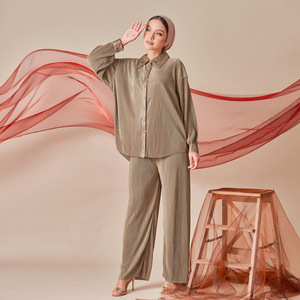 Completo da donna musulmano 2 pezzi con camicia a collo e pantaloni a pieghe, stile casual, per l'Eid 2026 in Malesia FK124 - Product Image 3