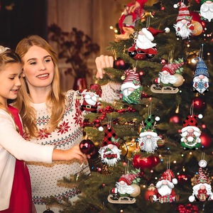 24 décorations suspendues en <span class=keywords><strong>bois</strong></span> en forme d'<span class=keywords><strong>elfes</strong></span>, pendentifs Père Noël, décorations pour sapin de Noël, fabriquées en Chine - Product Image 3