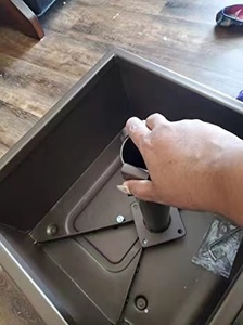 Support <span class=keywords><strong>de</strong></span> <span class=keywords><strong>parasol</strong></span> d'extérieur en acier robuste avec deux roues, jardinière en acier, 17,7L X 17.7W X 10.2H en métal moderne - Product Image 5