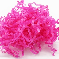 Papier de soie rose vif déchiqueté, en morceaux froissés, pour emballage cadeau