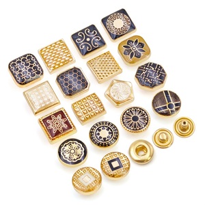 Camisa Cuadrada Personalizable al por Mayor para Hombre, Thobe Árabe con Botones Cuadrados Decorativos - Product Image 6