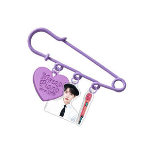 Broches de insignia de hojalata KPOP JUNGKOOK V RM JIMIN SUGA, accesorios de micrófono de moda <span class=keywords><strong>JIN</strong></span>, bolsa, alfileres de ropa, colección de fans - Product Image 3
