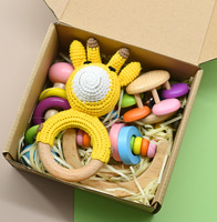 Ensemble cadeau pleine lune de vente chaude bébé Crochet hochet en bois animal sucette chaîne cadeau de naissance dans une boîte poupée de dessin animé