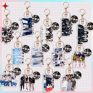 Porte-clés en acrylique style dessin animé Kpop en gros : SK, BP, <span class=keywords><strong>Gidle</strong></span>, TW, IVE – Pendentif lumineux - Product Image 1