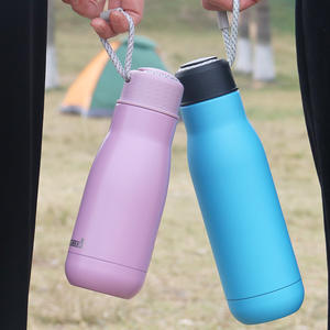 Thermos isolé sous vide à double couche en acier inoxydable de haute qualité Bouteille d'eau portable pour sports de plein air avec corde pour le camping - Product Image 1