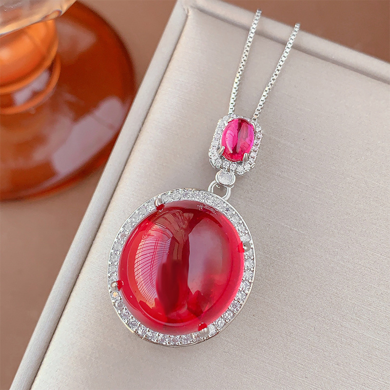 Pendentif corindon rouge avec chaîne vénitien