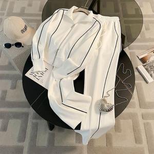 Set Sportivo da Donna alla Moda con Contrasto di Colori, Top e Pantaloni Casual - Product Image 1