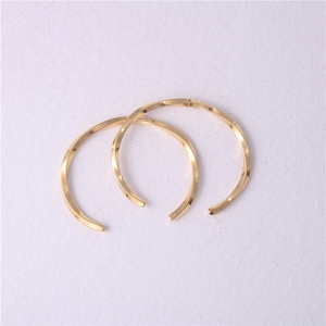 Bracelet en acier inoxydable plaqué or 18 carats sans ternissure avec design torsadé ouvert Viking pour femmes et hommes - Product Image 1