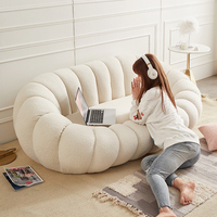 Fauteuil lounge pivotant en forme de citrouille blanc crème avec repose-pieds
