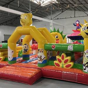 Castillo Inflable con Tobogán y Pared de Escalada con Temática Animal, Superventas - Product Image 1