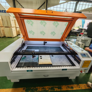 नया JL-K1390 Co2 लेजर उत्कीर्णन और अंकन मशीन उच्च परिशुद्धता 1 वर्ष की वारंटी घरेलू ब्रांड - Product Image 1