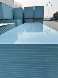 Contrachapado de Pino de Grado A2 con Revestimiento de Película, Impermeable, de 12~21 mm, Pulido, con Pegamento de Melamina para Uso en Construcción Interior - Product Image 5