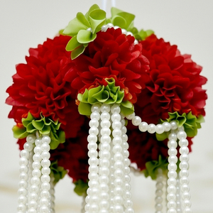 Guirnalda Floral Artificial con Flores Rojas y Perlas Colgantes, Decoración para Bodas, Festivales, Templos y Eventos - Product Image 2