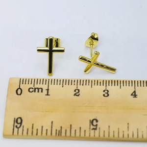 ต่างหูแบบติดหูรูปกากบาทเรียบง่าย ชุบทอง 18k ต่างหูรูปกากบาทขัดเงา - Product Image 6