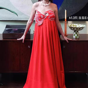 ชุดเดรส2025ปักลาย KOI หรูหราสำหรับผู้หญิงชุดเดรสยาวคล้องคอ<span class=keywords><strong>สี</strong></span><span class=keywords><strong>แดง</strong></span>ปักลายเรียบง่ายแฟชั่น - Product Image 3