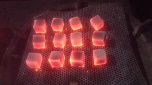 Briquetas de carbón de cáscara de coco para barbacoa y narguile Shisha con sabor natural - Product Image 4