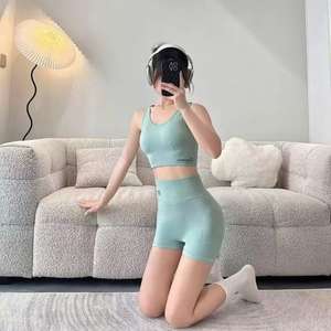 Ensemble de yoga pour femmes, soutien-gorge de sport réversible sans couture hautement élastique, à carreaux/uni, doux et respirant, options grandes tailles - Product Image 5