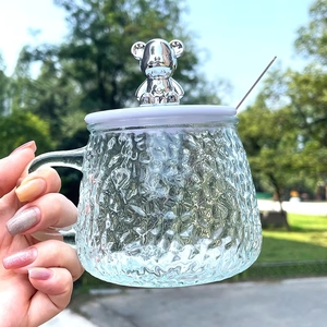 Mug en verre isolé de style moderne avec couvercle et cuillère, tasse à café de haute qualité pour la maison, le bureau, les voyages et les fêtes - Product Image 1