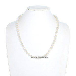 Collier élégant fait main en résine vintage avec perles, bijoux de mode stylés pour mariages et événements - Product Image 1