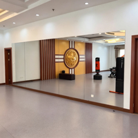 Miroir mural moderne sans cadre en verre rétroéclairé pour Pilates, salle de sport, club de danse, miroir de yoga sur pied avec LED