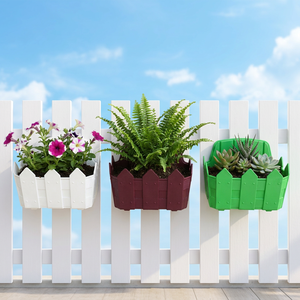 Pot de fleurs mural en plastique PP, design clôture à piquets, avec trou de fixation pour plantation verticale sur balcon et jardin - Product Image 1