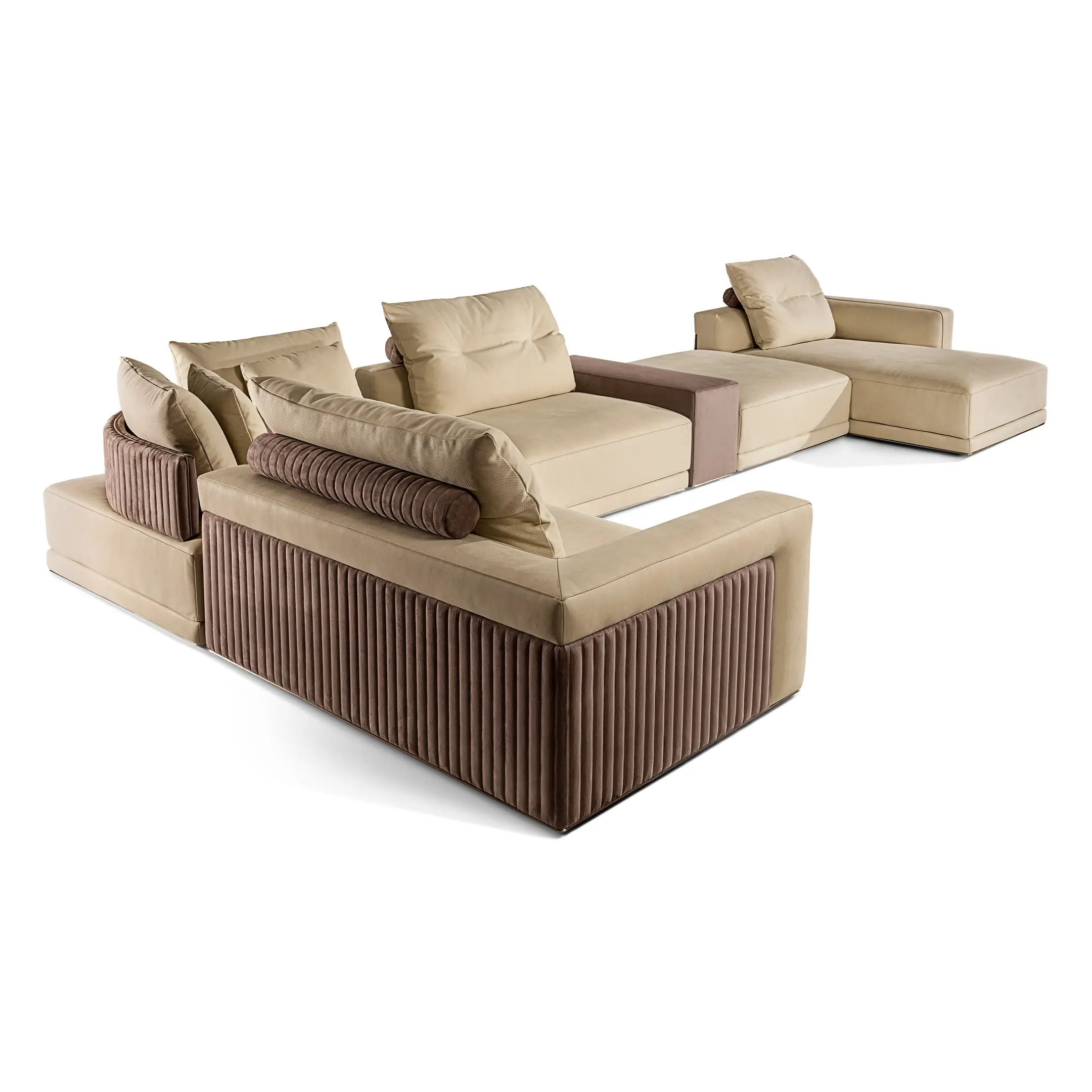럭셔리의 전형: 곡선 나무 조개가 있는 수제 패딩 의자, 화려한 가죽/패브릭 장식품 및 강철 다리 세트