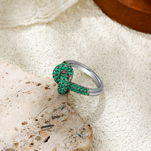 Anillo <span class=keywords><strong>de</strong></span> Cobre Chapado en Oro con Zirconia y <span class=keywords><strong>Diseño</strong></span> <span class=keywords><strong>de</strong></span> Nudo con Cuentas, Joyería <span class=keywords><strong>de</strong></span> Moda Unisex - Product Image 2