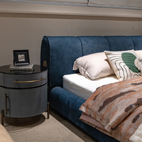 Luxuriöses Hotelbettgestell in King- und Queen-Size mit weichem Polsterdesign und Metallgestell – Modernes Plattformbett für Schlafzimmer