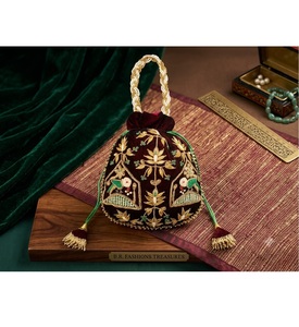 Sac à main Potli élégant en velours de soie couleur bordeaux, avec travail Gota Patti, forme selle, fermeture à cordon, léger, thème cage à perroquet - Product Image 4