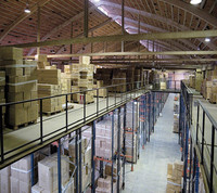 Système de mezzanine à plateforme en acier de haute stabilité pour entrepôt industriel, solutions de rayonnage multi-niveaux