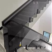 Rampe en verre trempé sans cadre en aluminium avec rainure en U, design moderne, résistante à l'eau, murale pour balcon, escalier, villa