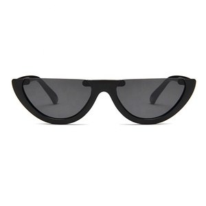Occhiali da Sole DOISYER da Donna Nuova Moda Trendy Montatura a Mezzaluna Trasparente con Lenti Colorate Disponibili in Rosso <span class=keywords><strong>e</strong></span> Marrone - Product Image 3