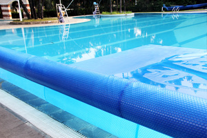 Couverture de <span class=keywords><strong>piscine</strong></span> rétractable 20*20 densité couverture de <span class=keywords><strong>piscine</strong></span> bleue en PVC imperméable - Product Image 5