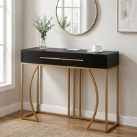 Table console de luxe contemporaine en MDF avec plateau en bois, étagère de rangement et pieds en métal doré thermolaqué pour salon et appartement (vente en gros)