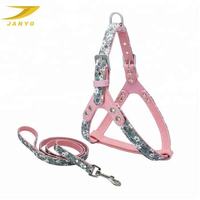 Set Harnesses Anjing Kulit Asli Berkualitas Tinggi dengan Dekorasi Rivet, Buckle Logam yang Dapat Disesuaikan, dan Tali, untuk Jalan-Jalan Sehari-hari