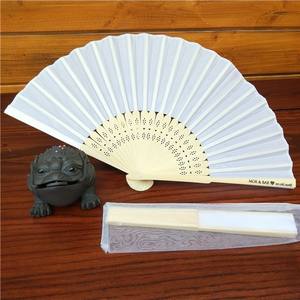 Abanico Plegable de Bambú Tallado a Mano, Arte Folclórico Tradicional, Ecológico, Regalo Promocional para Bodas y Fiestas - Product Image 2