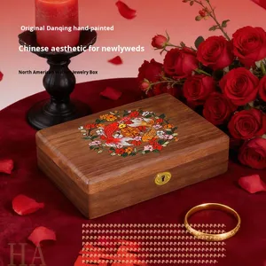 Caja <span class=keywords><strong>de</strong></span> Almacenamiento <span class=keywords><strong>de</strong></span> Joyas Xiangxi Koi Pintada a Mano en Color Nogal con Herrajes Dorados, Regalo <span class=keywords><strong>para</strong></span> la Mejor Amiga <span class=keywords><strong>de</strong></span> la Novia y <span class=keywords><strong>para</strong></span> Recién Casadas - Product Image 3