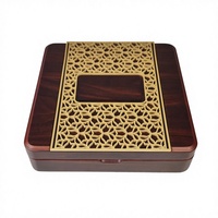 Boîte cadeau en bois foncé pour chocolats et dattes, avec doublure en PU, logo personnalisé, incrustation sculptée, artisanat pour les fêtes islamiques, emballage cadeau haut de gamme