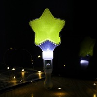 Vente en gros logo personnalisable LED bâton lumineux étoile à cinq branches, bâton flash étoile, bâton de support de concert