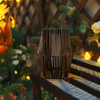 Lampes solaires d'extérieur en rotin Lampe d'éclairage LED de jardin à énergie solaire pour patio Lampe d'éclairage portable Lanterne de tissage Abat-jour pour hôtel