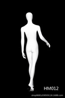 Mannequin intégral en FRP blanc cassé avec tête pour l'affichage de robes de mariée, idéal pour les vitrines de magasins de vêtements de marque